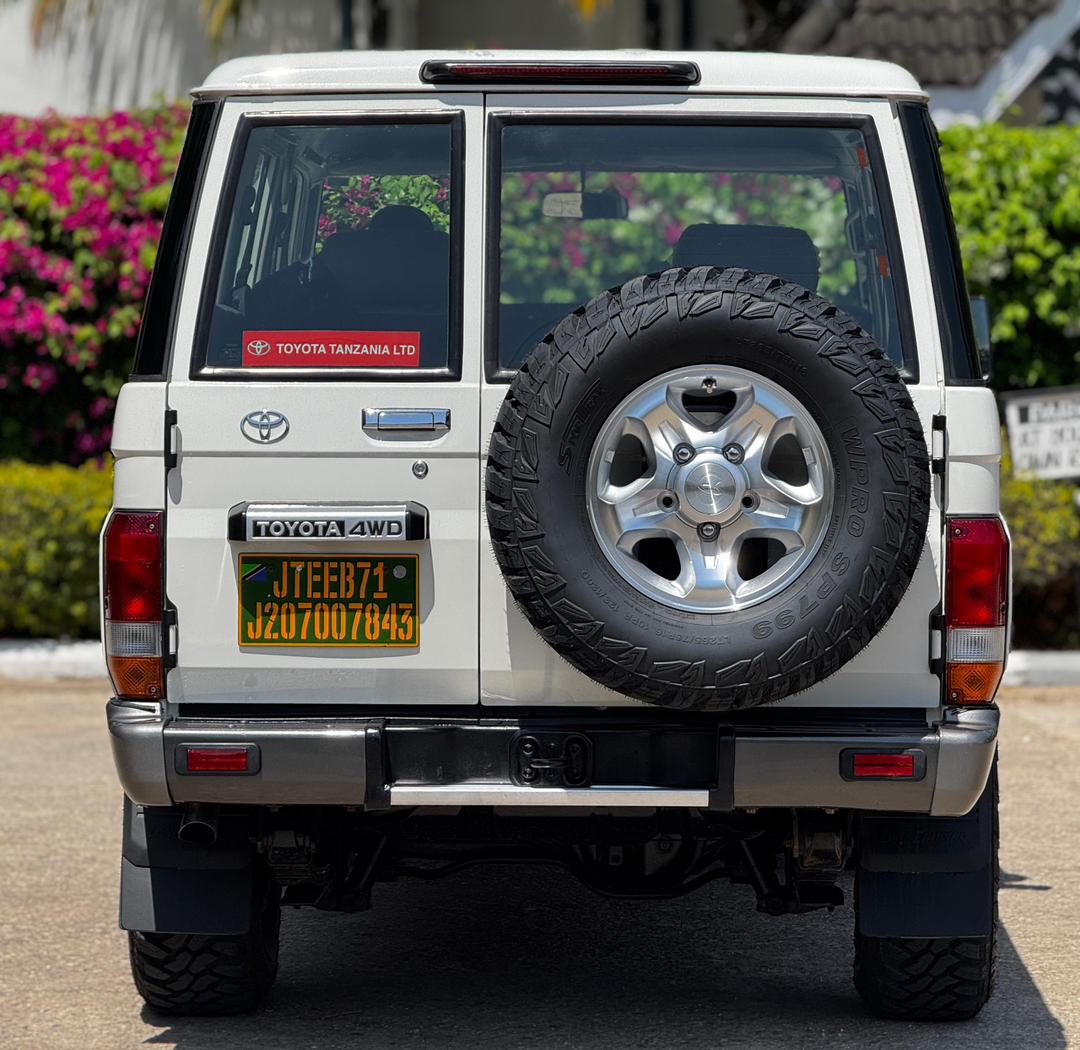 LAND CRUISER thumbnail 2